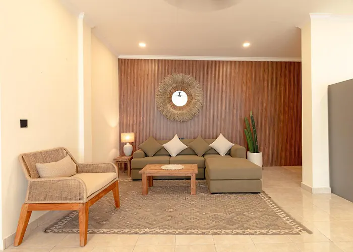Beautifully Renovated 3 Private Ensuites *
