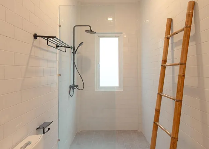 Beautifully Renovated 3 Private Ensuites Hébergement de vacances *