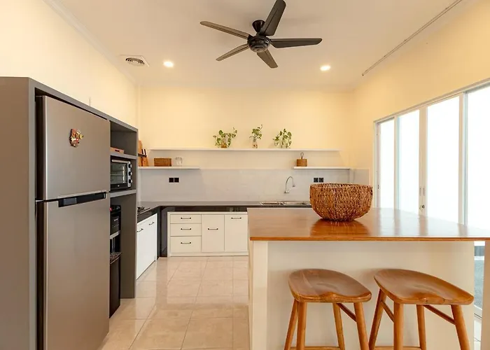 Beautifully Renovated 3 Private Ensuites Hébergement de vacances *