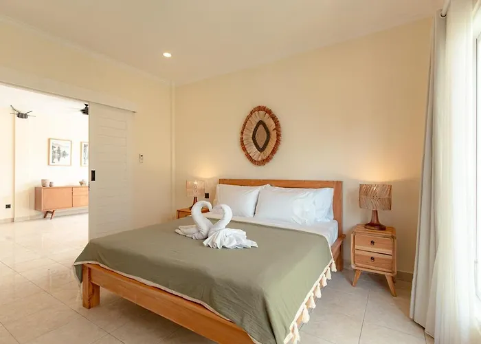 Beautifully Renovated 3 Private Ensuites * Canggu