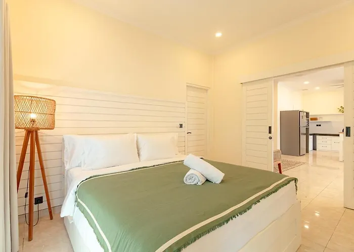 Beautifully Renovated 3 Private Ensuites Vakantiehuis *