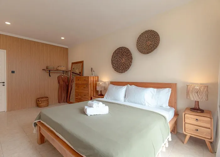 Beautifully Renovated 3 Private Ensuites * Canggu