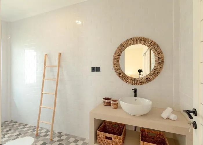 Beautifully Renovated 3 Private Ensuites Hébergement de vacances Canggu
