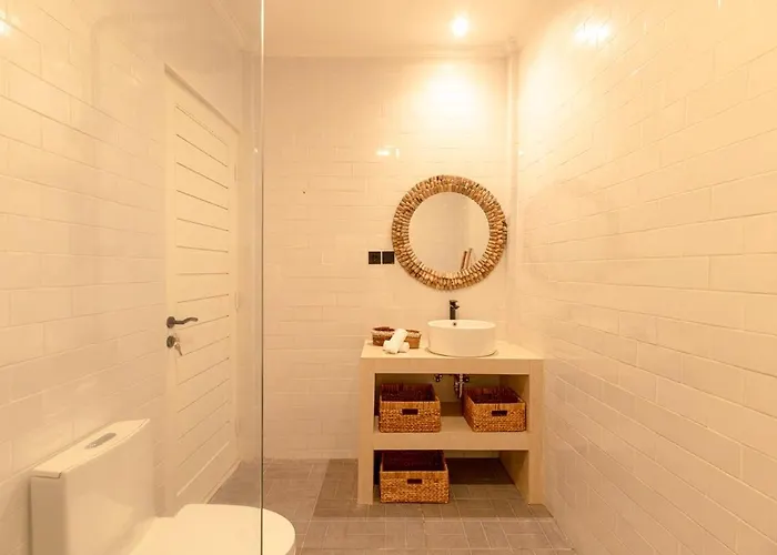 Beautifully Renovated 3 Private Ensuites *